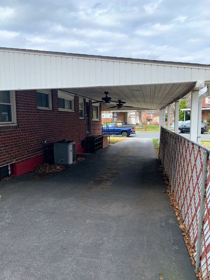 6236 Robin Hill Road - Photo 4 of 20