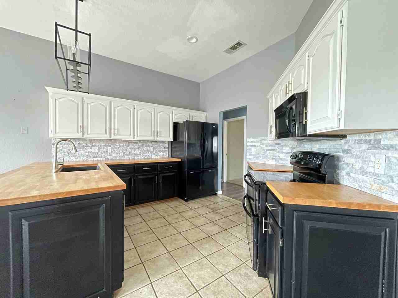 2010 Shadow Ridge Rd - Photo 7 of 20