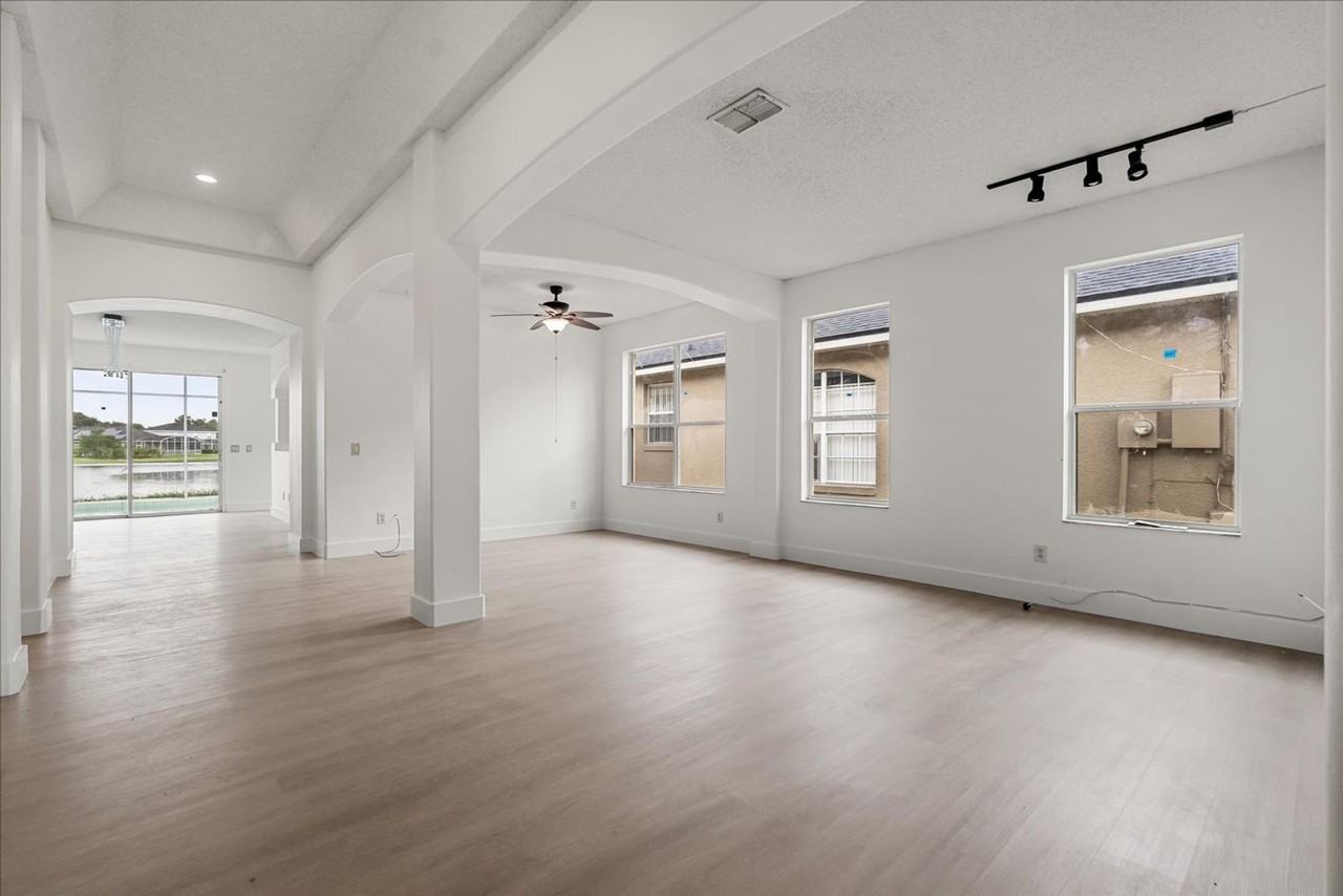 1923 Bridgeview Circle - Photo 2 of 37