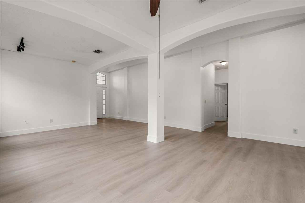 1923 Bridgeview Circle - Photo 3 of 37