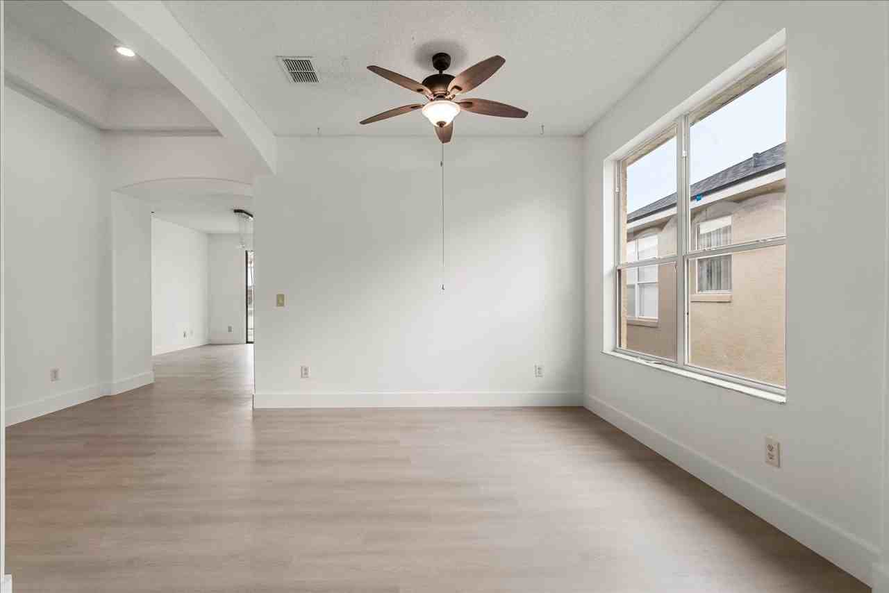 1923 Bridgeview Circle - Photo 4 of 37