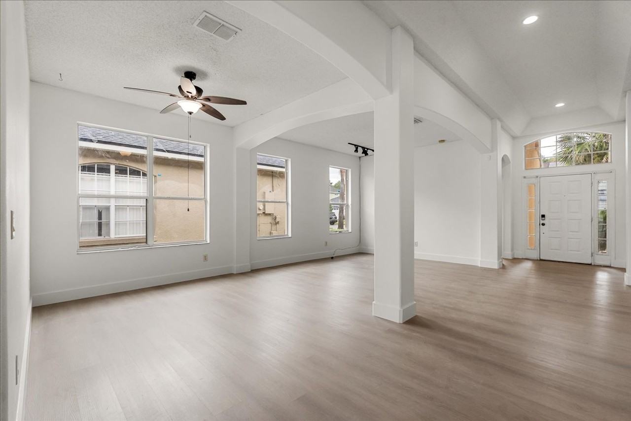 1923 Bridgeview Circle - Photo 5 of 37