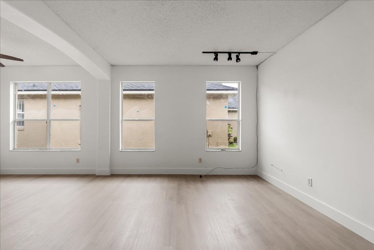 1923 Bridgeview Circle - Photo 7 of 37