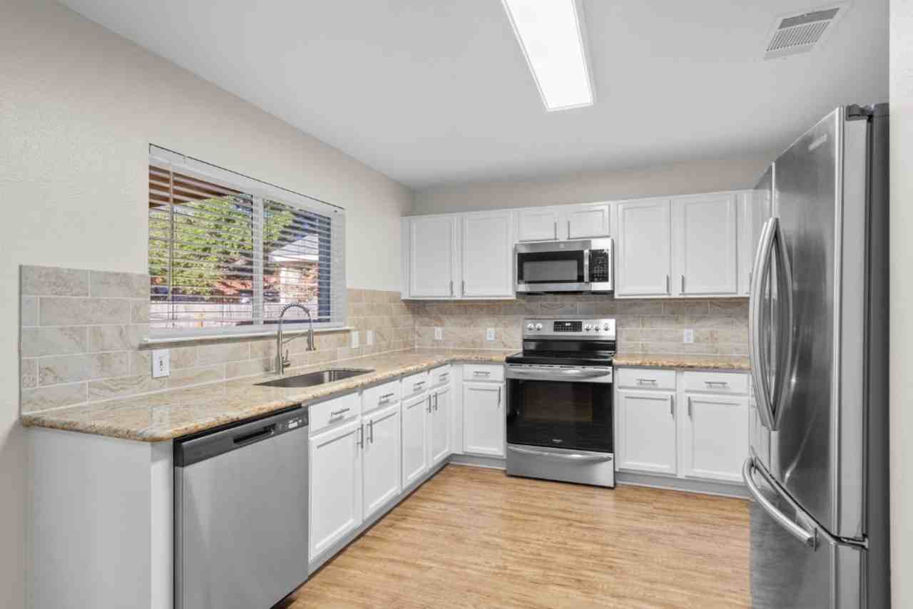 905 Lodosa Dr - Photo 3 of 26