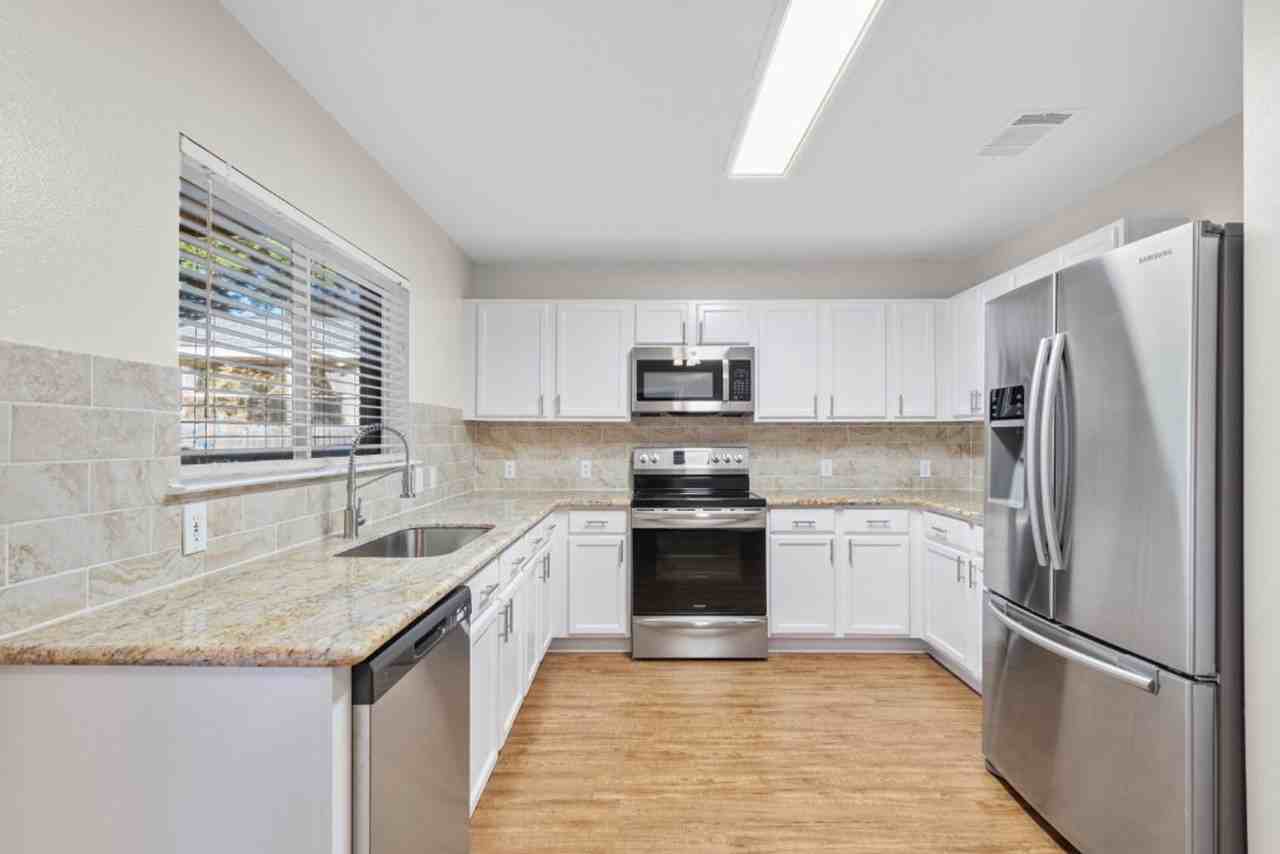 905 Lodosa Dr - Photo 4 of 26