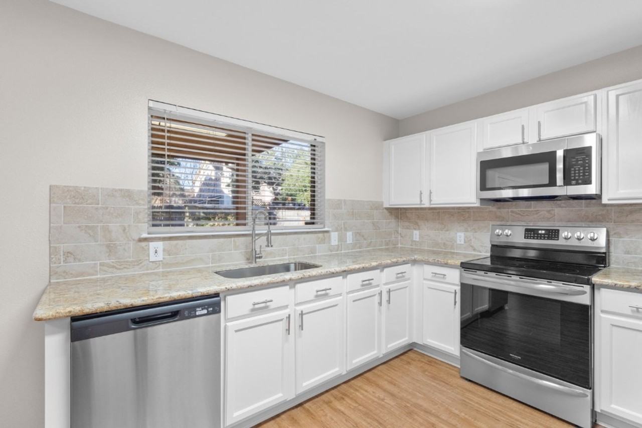 905 Lodosa Dr - Photo 5 of 26
