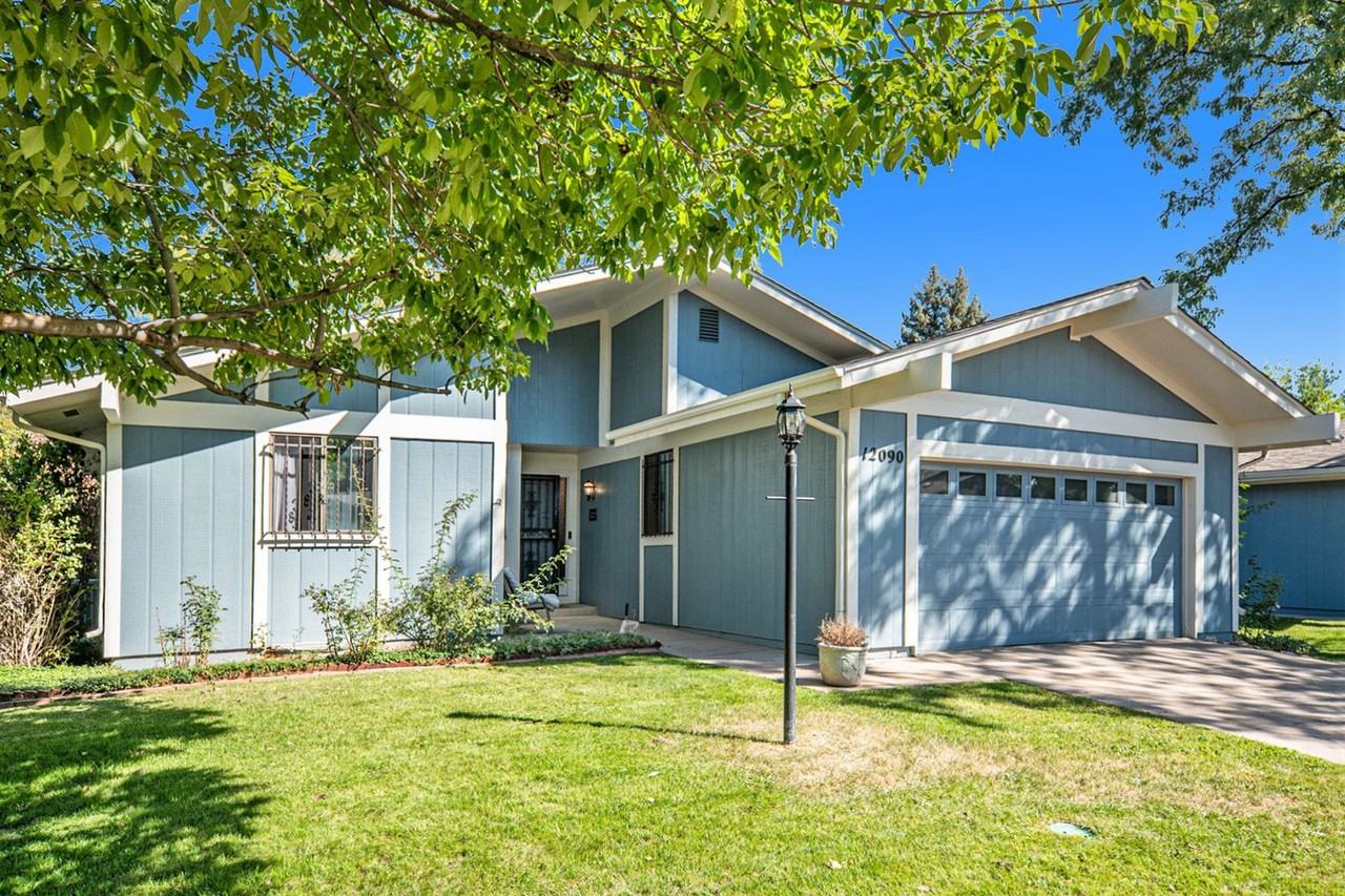 12090 E Maple Ave - Photo 2 of 32