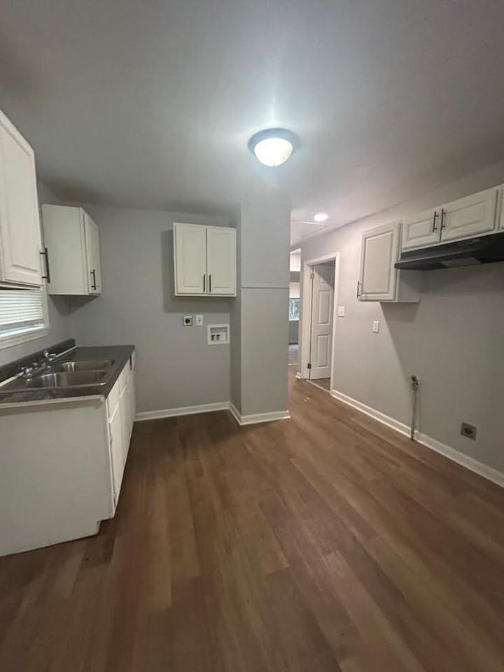 371 Modder Ave - Photo 2 of 8