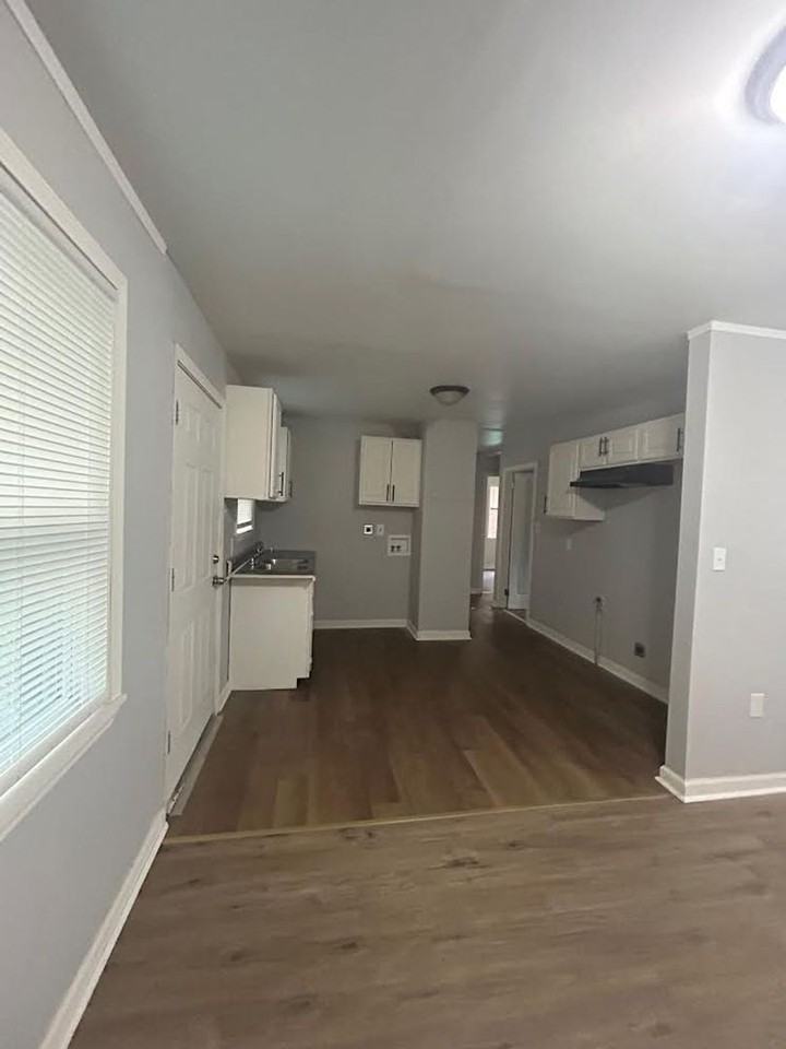 371 Modder Ave - Photo 3 of 8