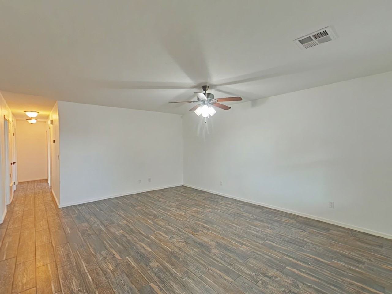 4914 Southeast Hardin Avenue - Photo 4 of 16