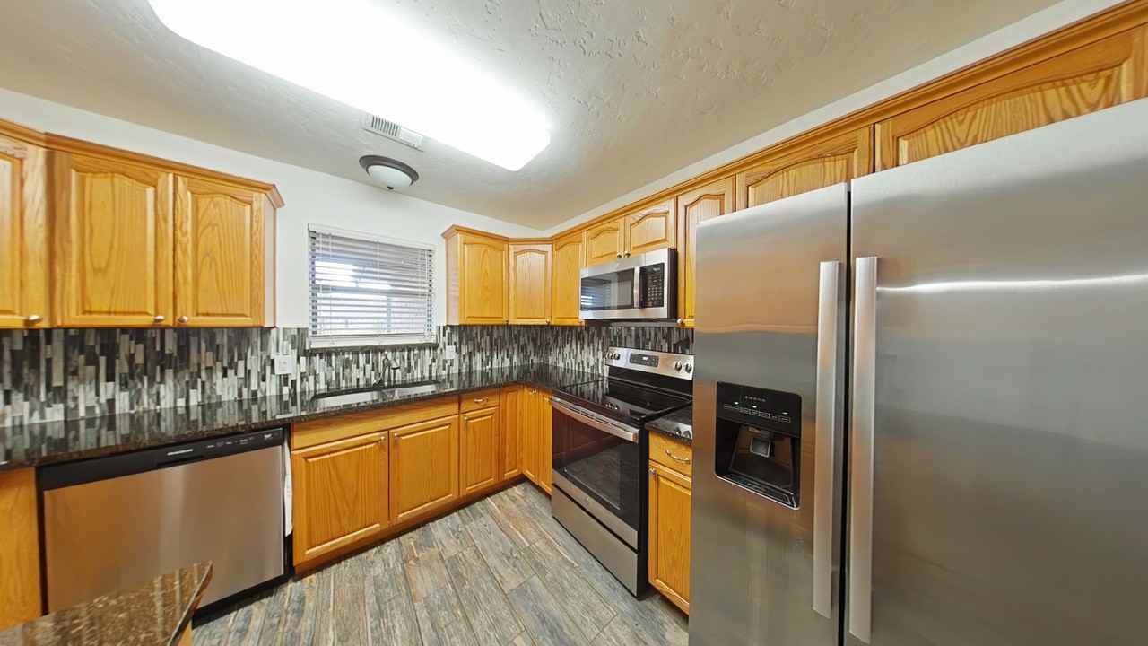 4914 Southeast Hardin Avenue - Photo 7 of 16