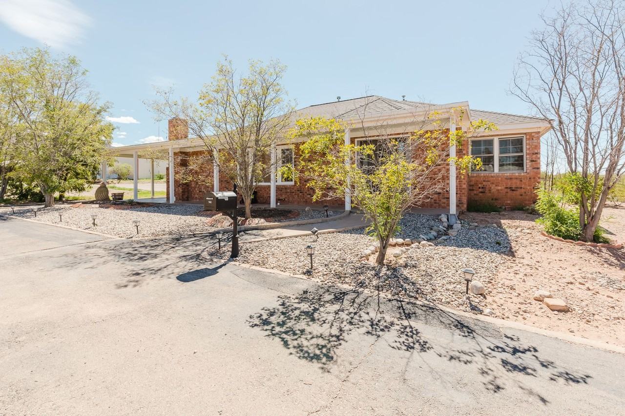 1940 Ocotillo Dr - Photo 2 of 43