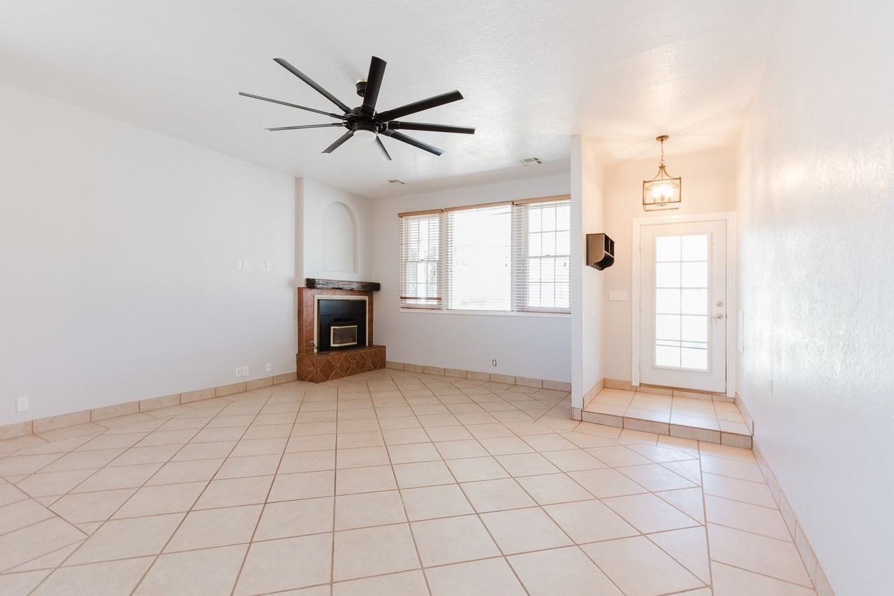 1940 Ocotillo Dr - Photo 7 of 43