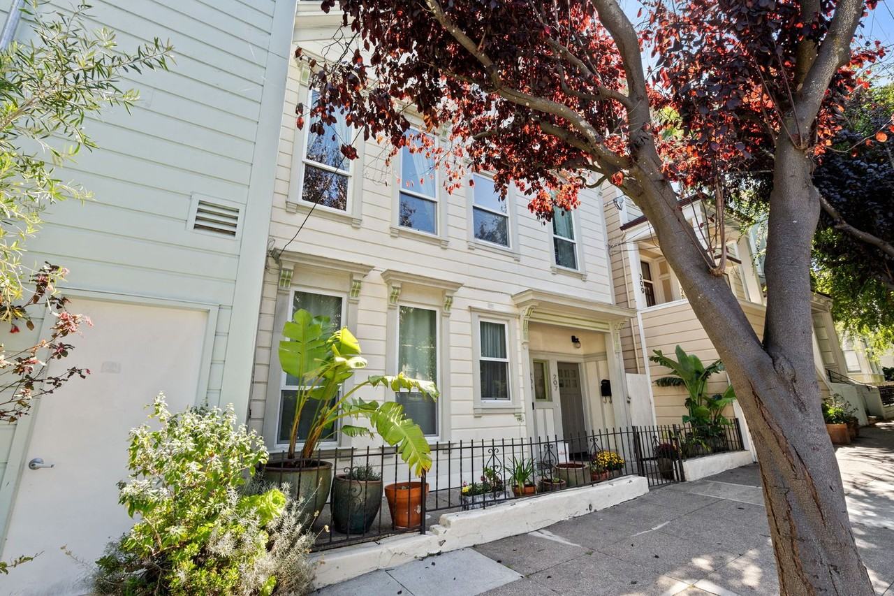 205 Fair Oaks St - Photo 2 of 28