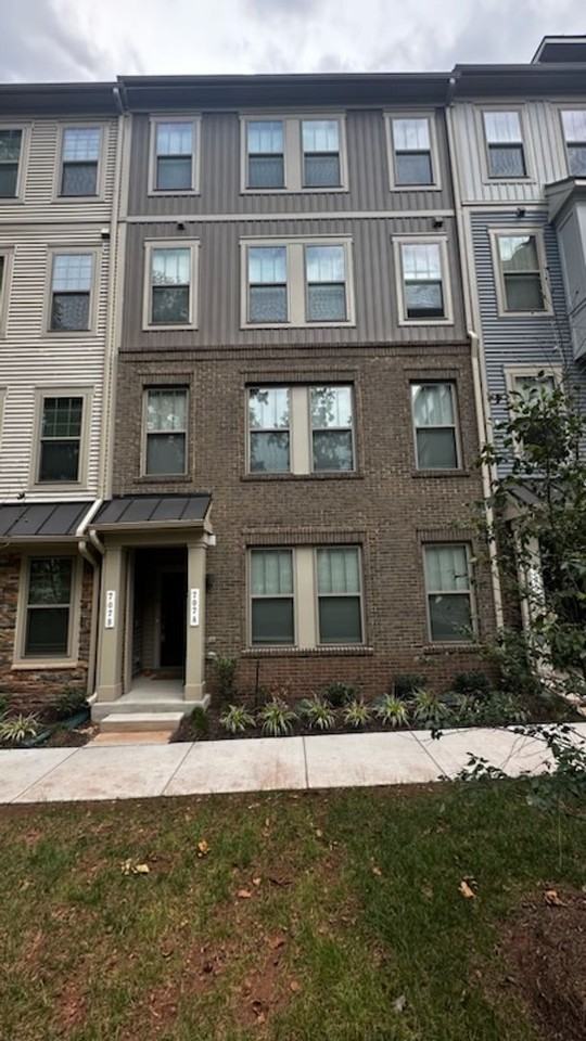 707 Thomas Ln - Photo 2 of 27