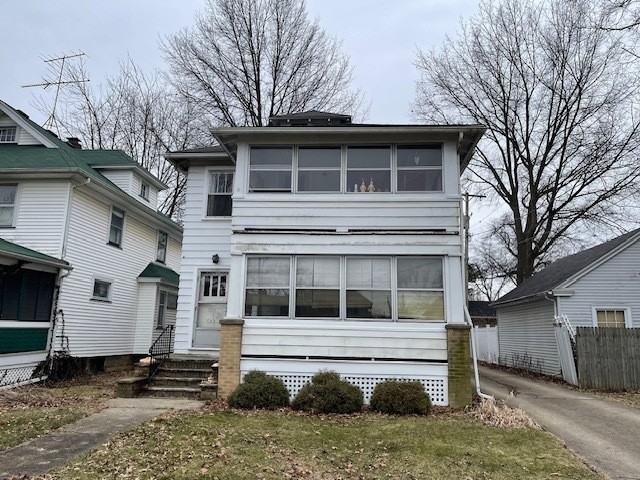 313 Eastern Heights Blvd - Photo 2 of 10
