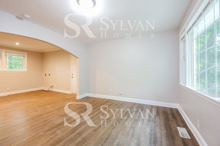 207 Kenmore Dr - Photo 3 of 15