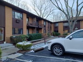 featured image of 1 W Lawrence Park Dr #12