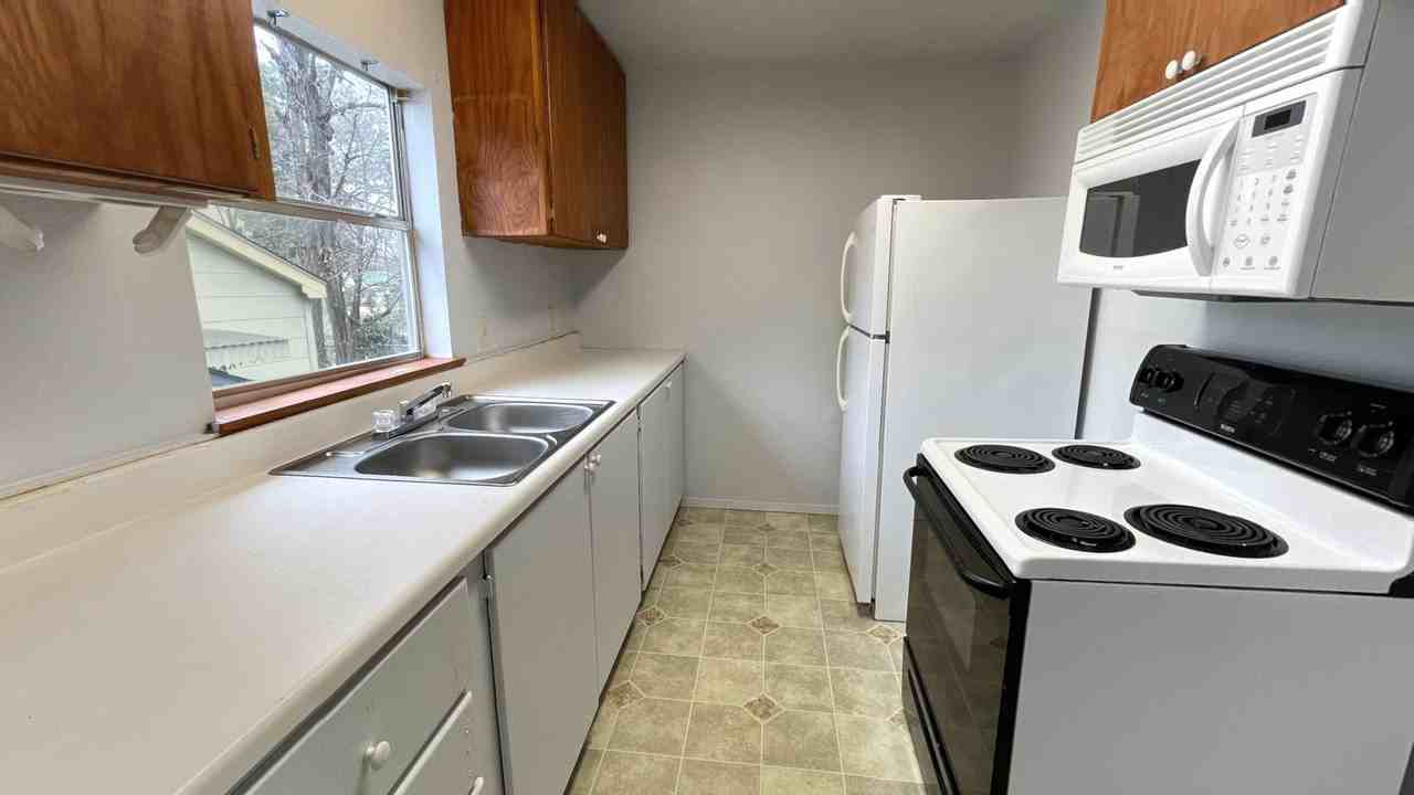 204 E Good St #TOP - Photo 3 of 8