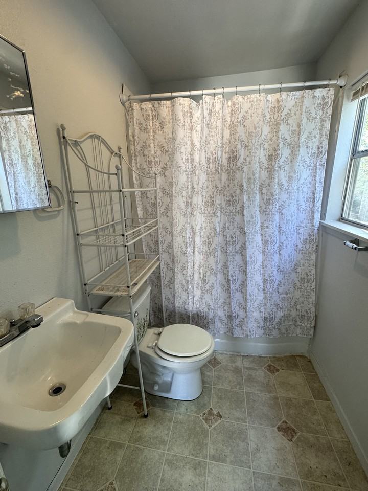 204 E Good St #TOP - Photo 5 of 8