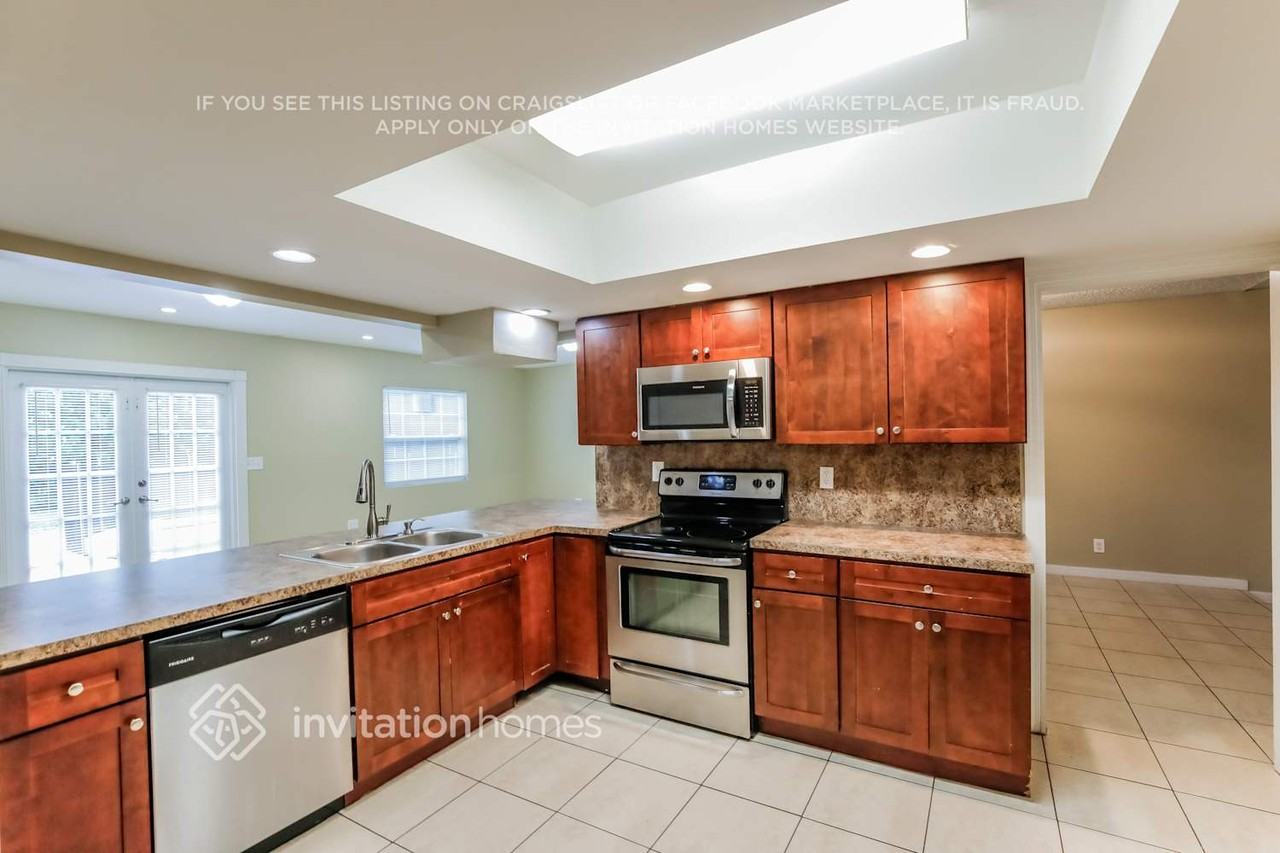10851 Nw 32nd Ct - Photo 5 of 17