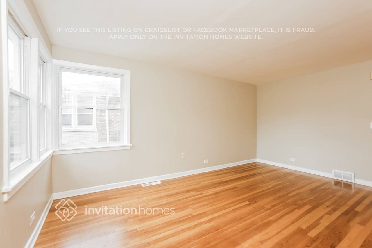 1624 Mulford St - Photo 4 of 18