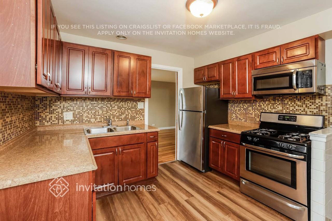 1624 Mulford St - Photo 6 of 18