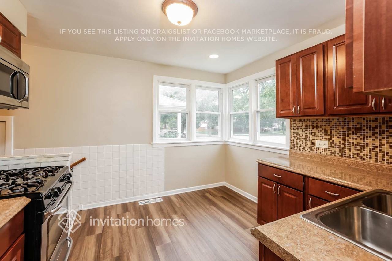 1624 Mulford St - Photo 7 of 18