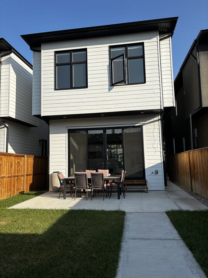 623 22 Avenue NE - Photo 4 of 45