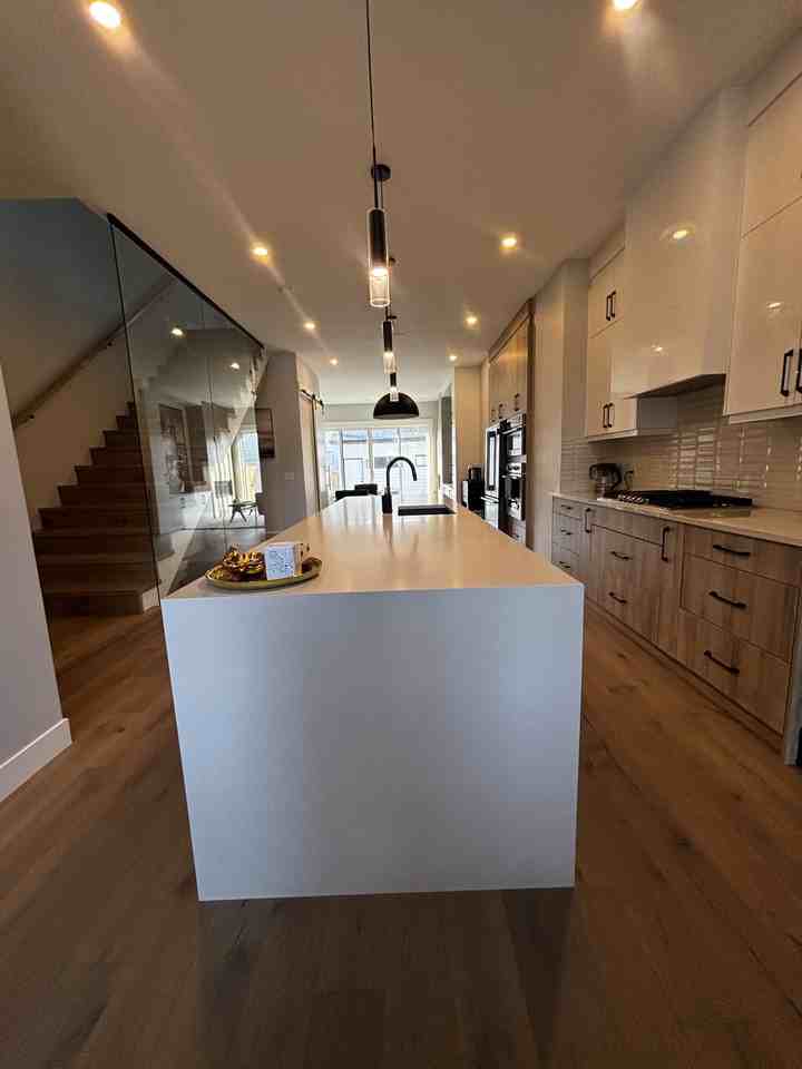 623 22 Avenue NE - Photo 7 of 45