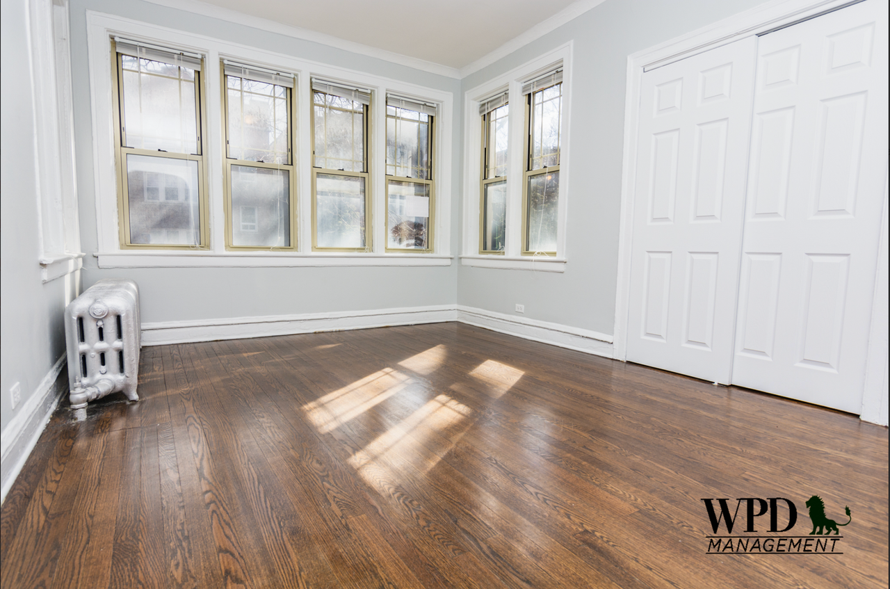 7816 S Cornell Ave - Photo 3 of 8