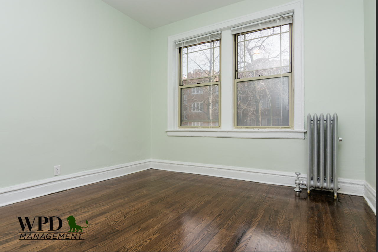 7816 S Cornell Ave - Photo 5 of 8