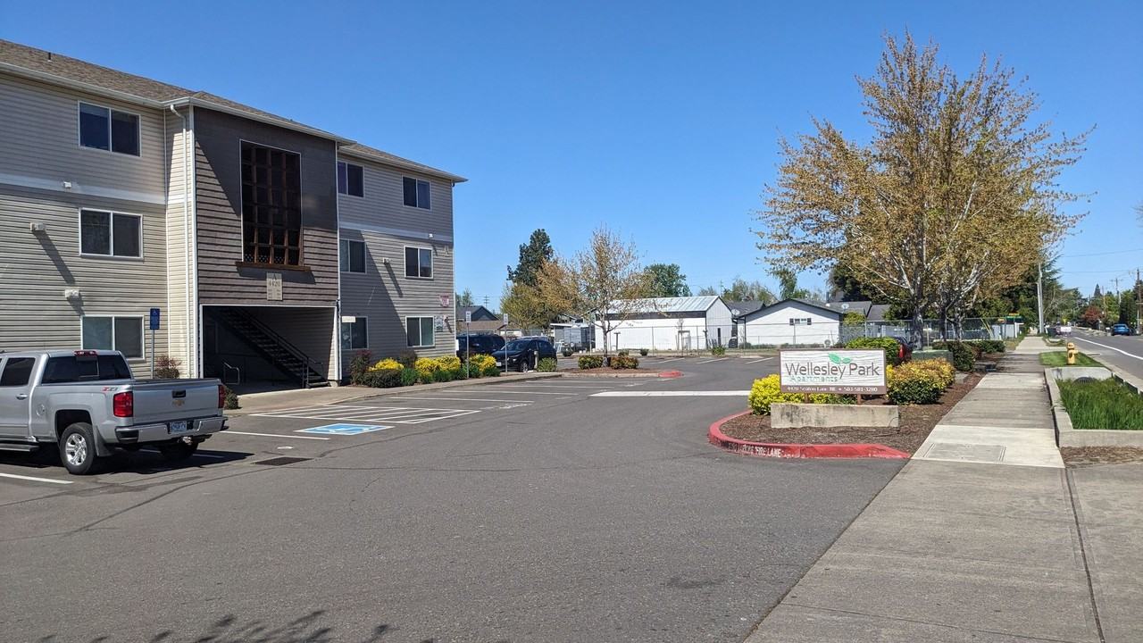 Wellesley Park Apartments Live here! - Photo 3 of 4