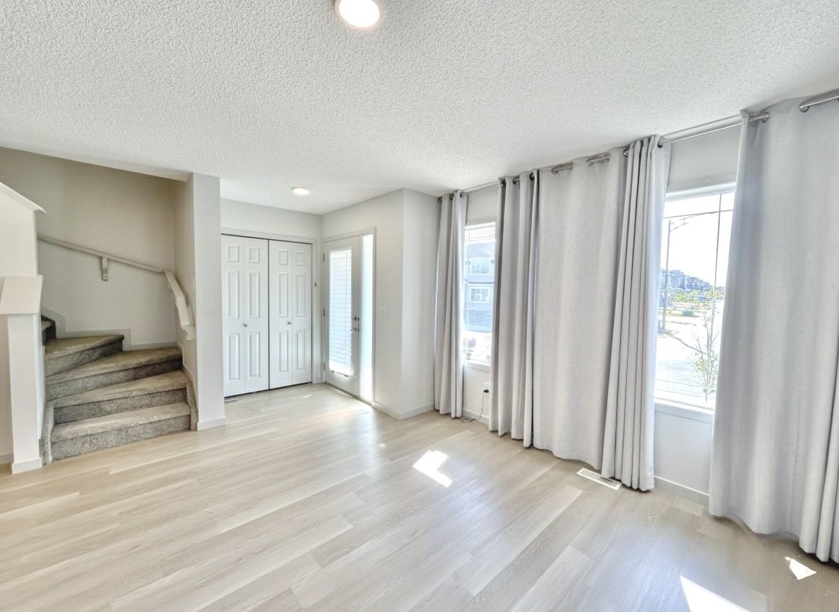 15844 19 Avenue Southwest - Photo 2 of 23