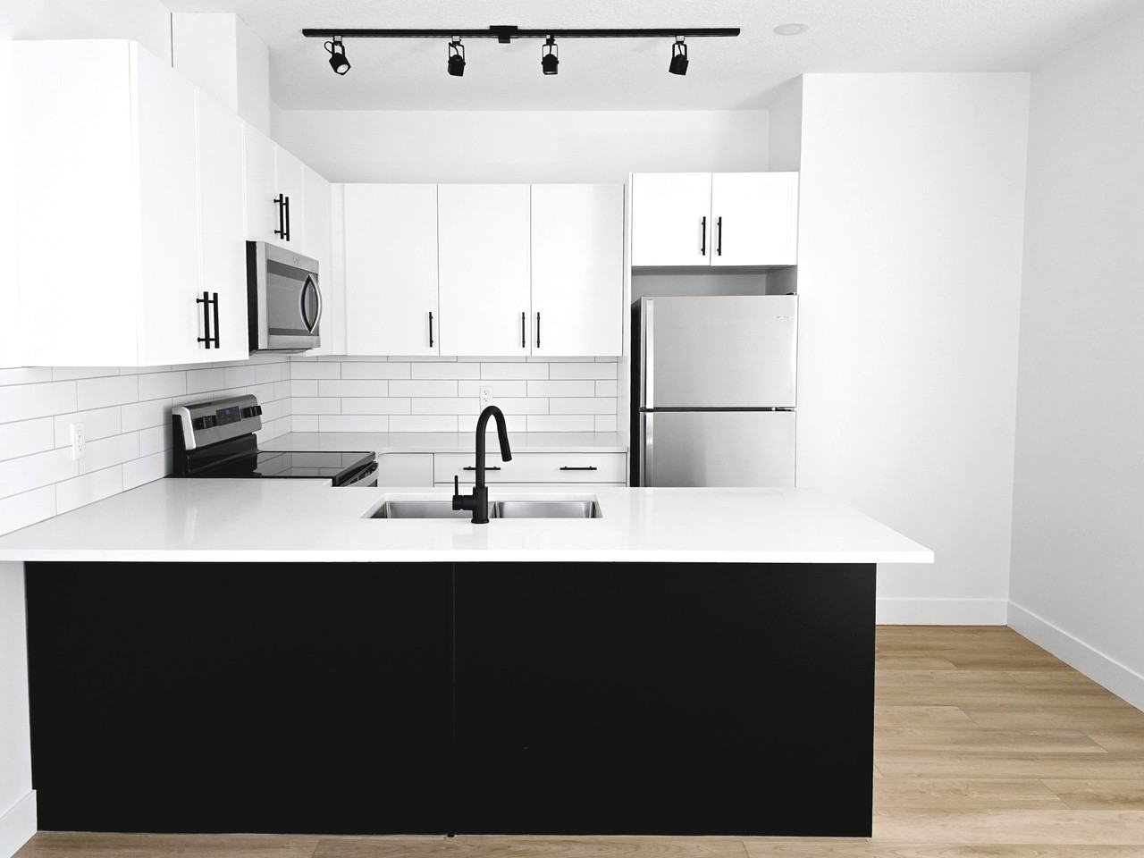 9207 117 Avenue NW #9207MAIN - Photo 3 of 21