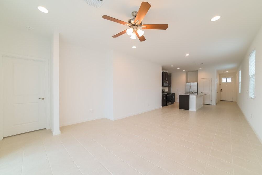 10735 W Chipman Rd - Photo 3 of 16