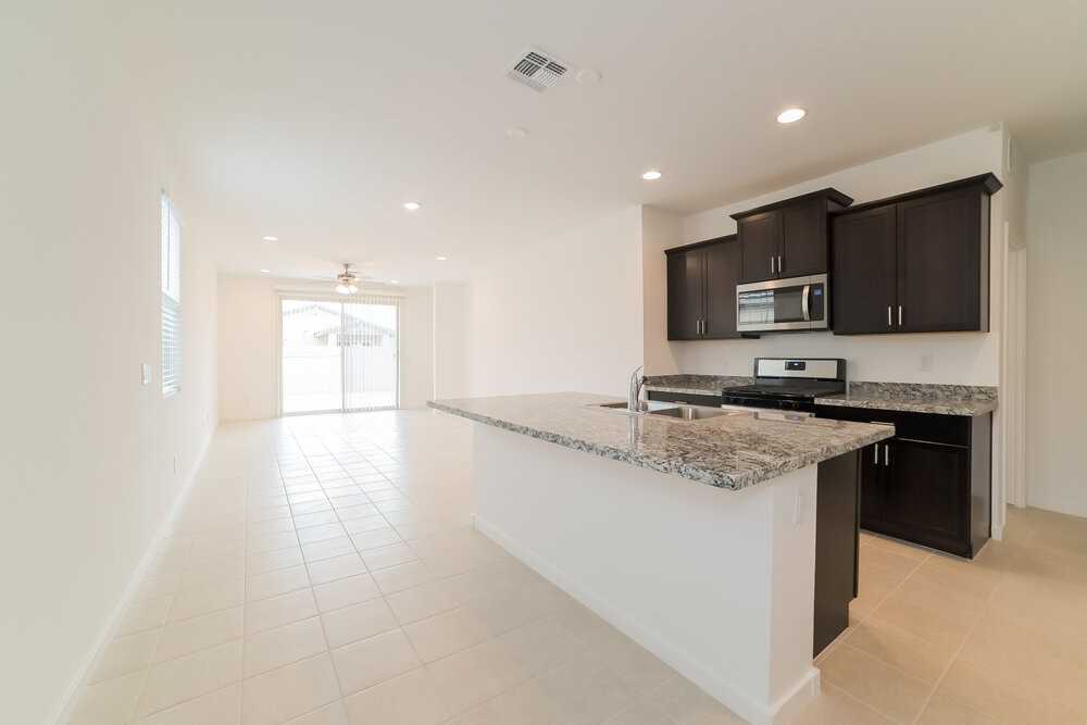 10735 W Chipman Rd - Photo 4 of 16