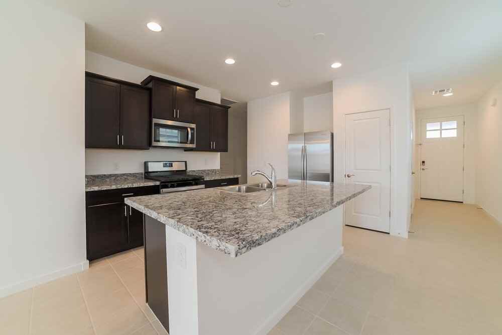 10735 W Chipman Rd - Photo 5 of 16