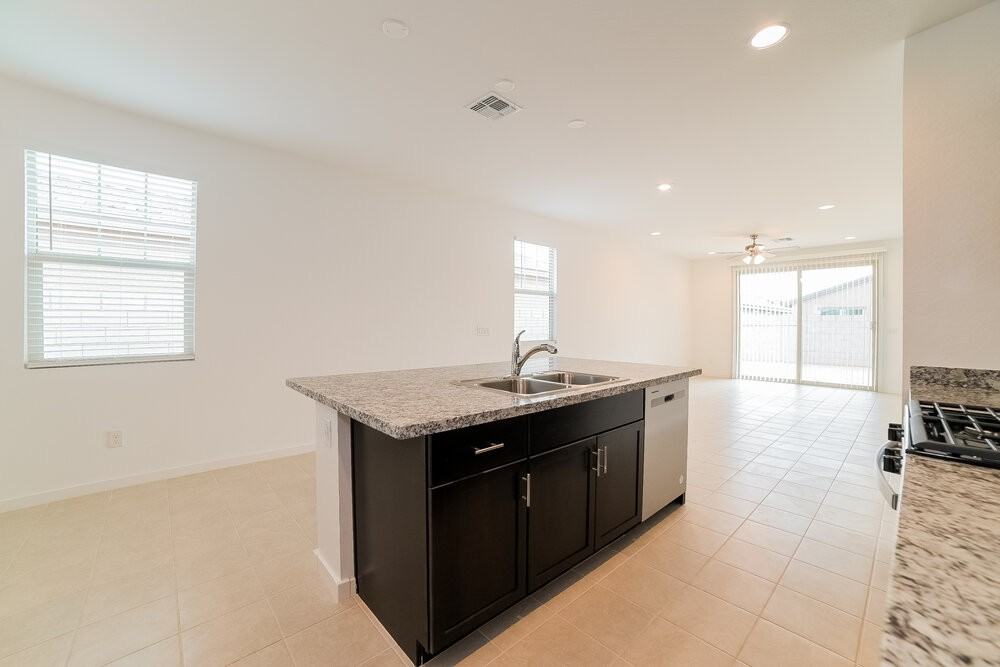 10735 W Chipman Rd - Photo 6 of 16