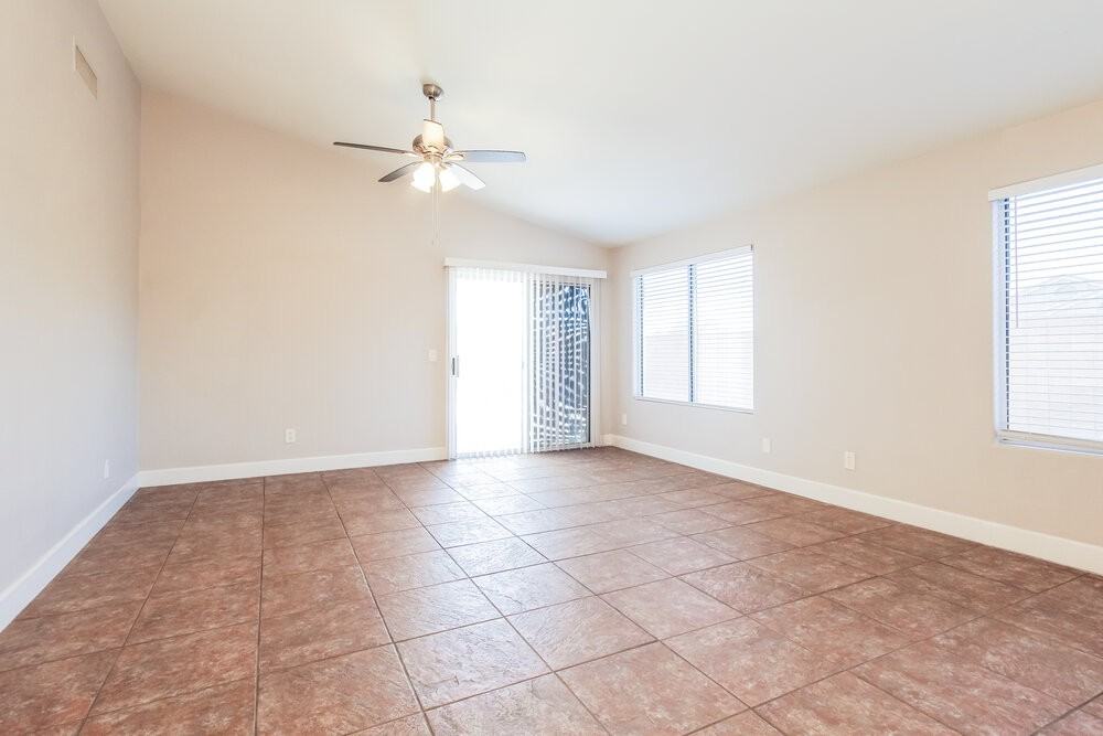 3320 West Glass Lane - Photo 3 of 16