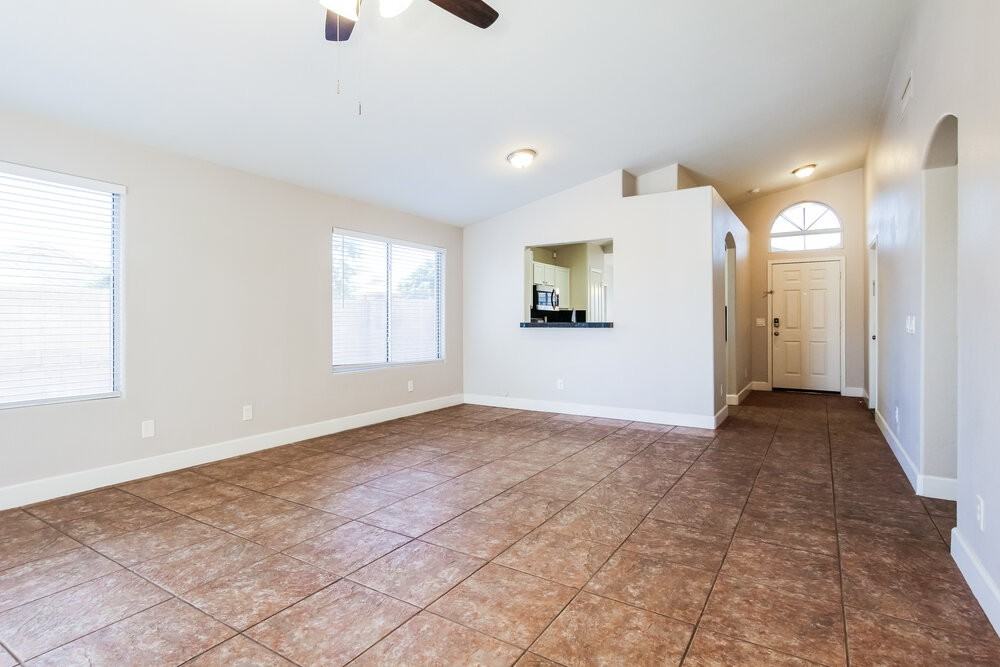 3320 W Glass Ln - Photo 4 of 16