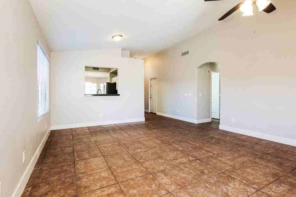 3320 W Glass Ln - Photo 5 of 16