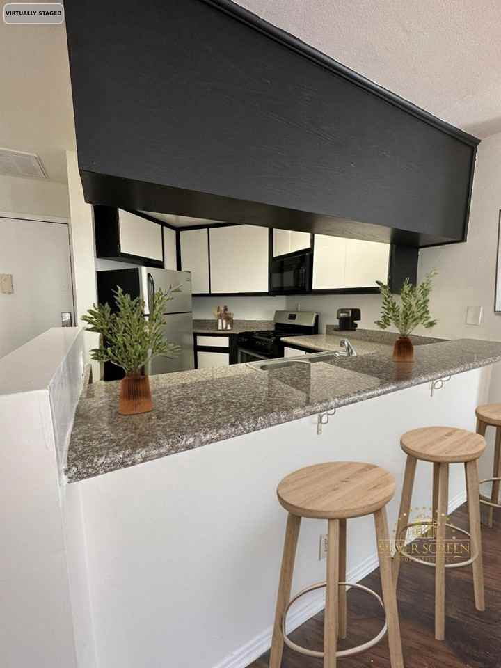 1229 N. Sycamore Ave. - Photo 3 of 45