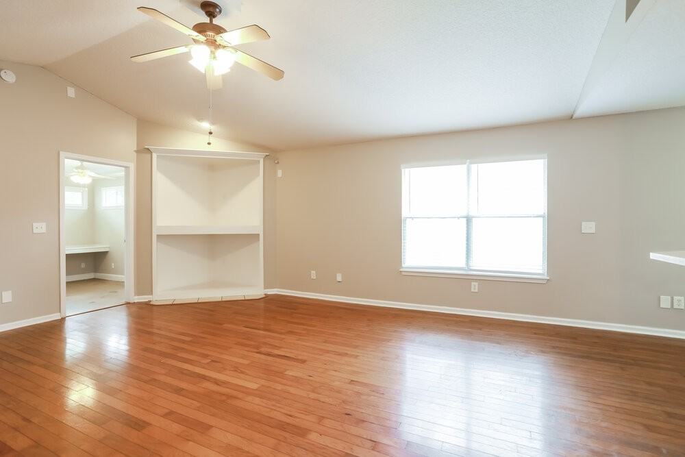 4390 Hanging Moss Dr - Photo 4 of 16