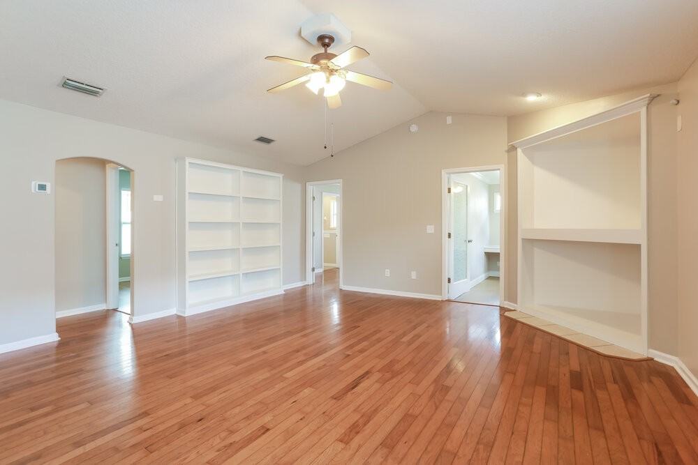 4390 Hanging Moss Dr - Photo 5 of 16