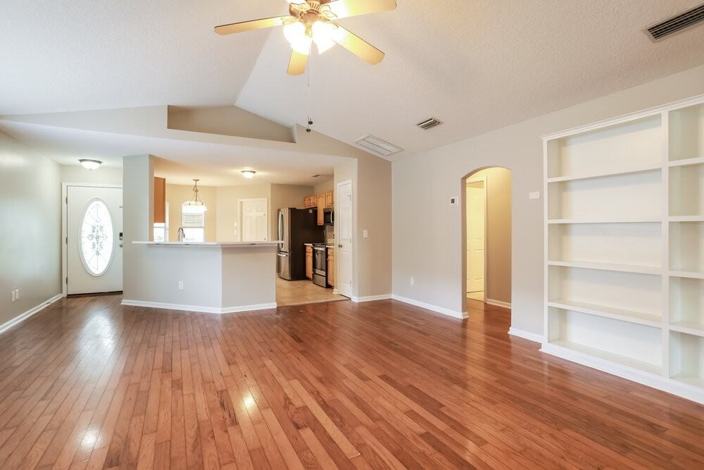 4390 Hanging Moss Dr - Photo 6 of 16