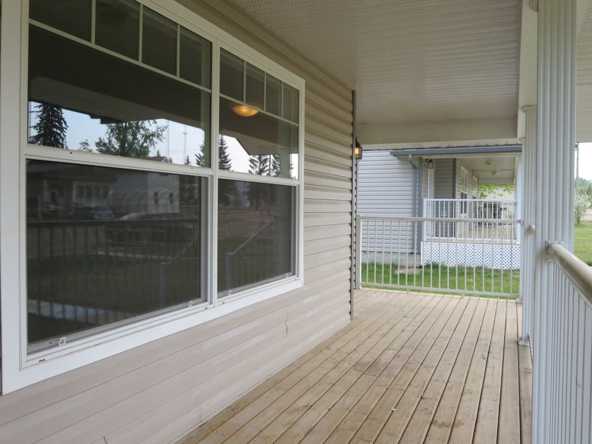 5015 53 St #5015 - Photo 2 of 21