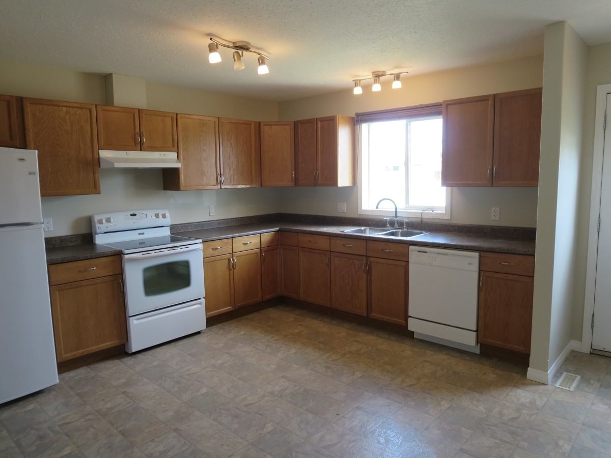 5015 53 St #5015 - Photo 3 of 21