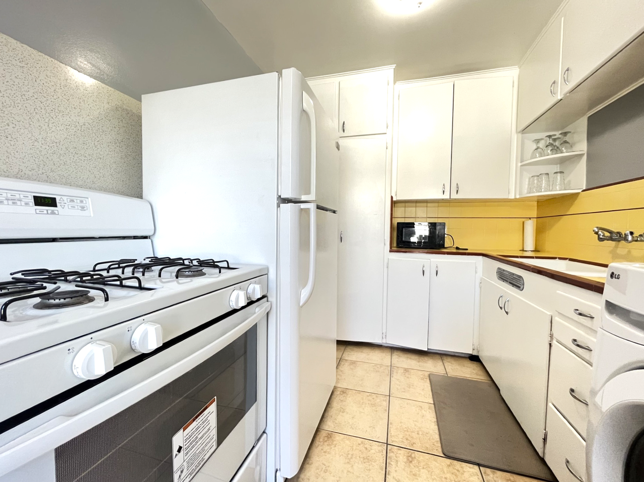 1283 N Sierra Way - Photo 5 of 15