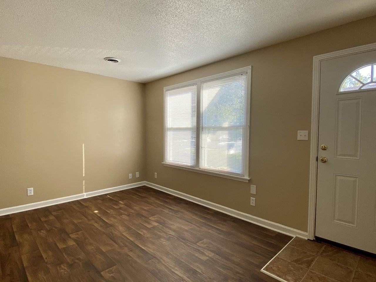 610 Commerce St ##16 - Photo 4 of 24